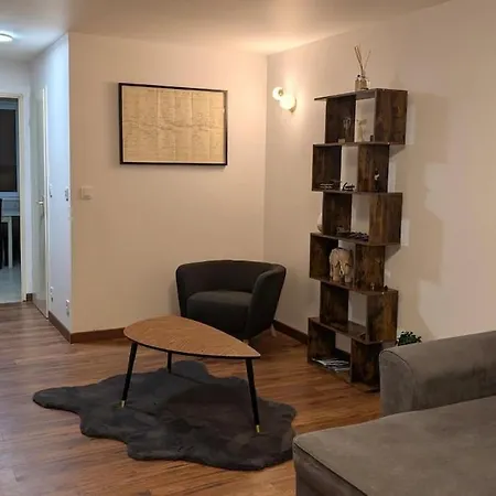 Comfortable House, 1 Mins From Train Station * Plaisir