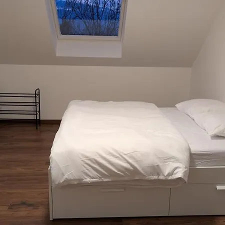 Comfortable House, 1 Mins From Train Station