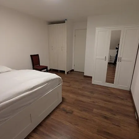 Comfortable House, 1 Mins From Train Station Plaisir