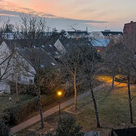 Comfortable House, 1 Mins From Train Station Dom wakacyjny *