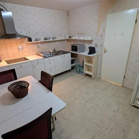 Comfortable House, 1 Mins From Train Station *