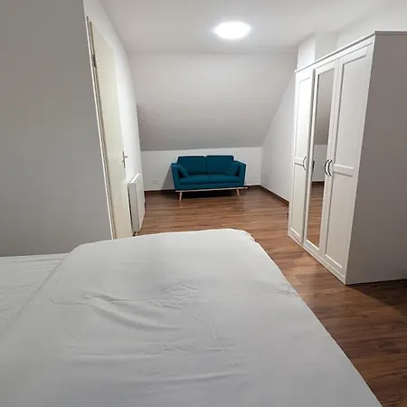 Comfortable House, 1 Mins From Train Station Dom wakacyjny Plaisir